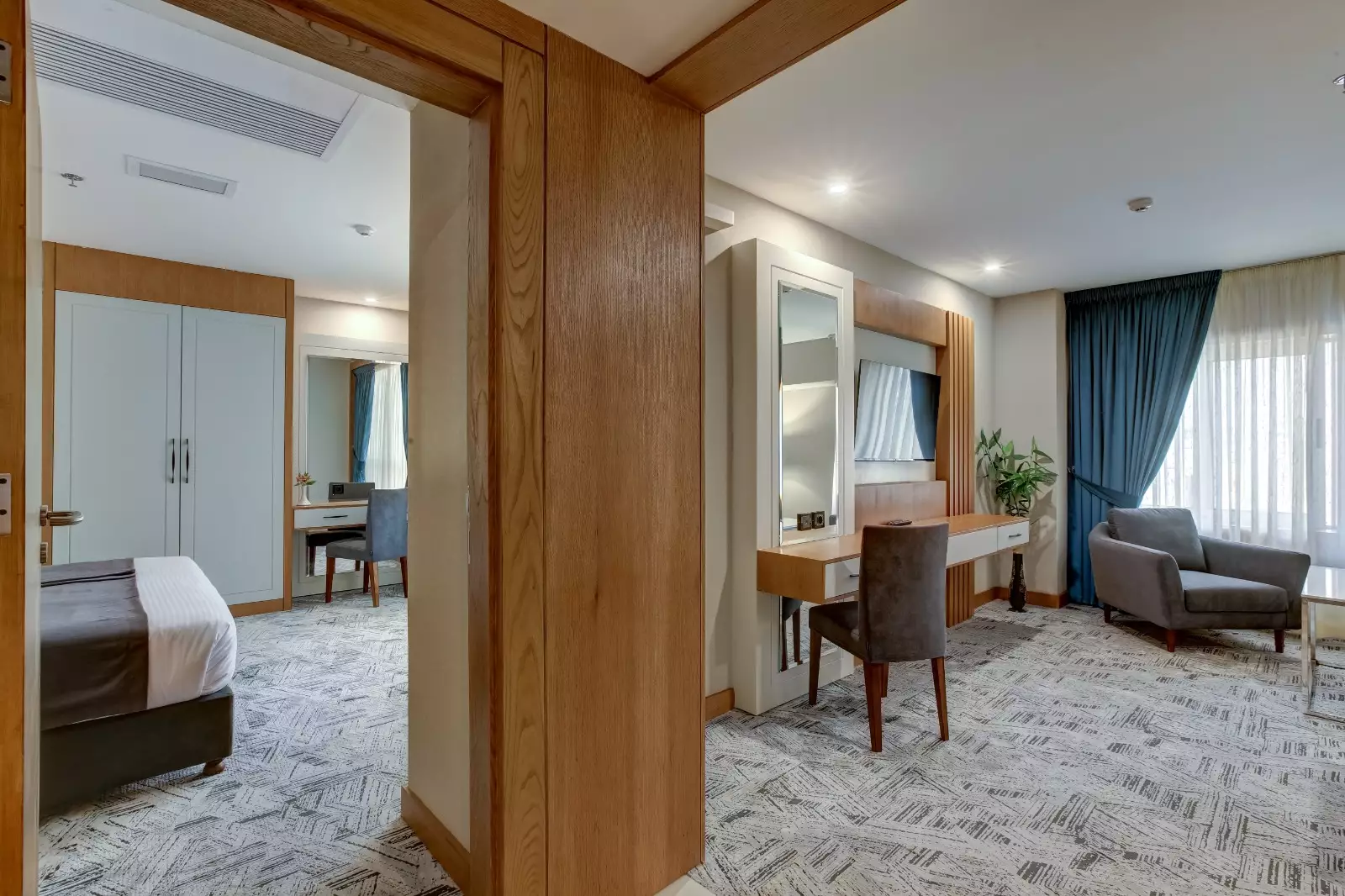 Alibaba https://cdn.alibaba.ir/ostorage/hotel-accommodation-images/6846b23ea1e6f83605b73702_سوئیت جونیور عادی 1.webp